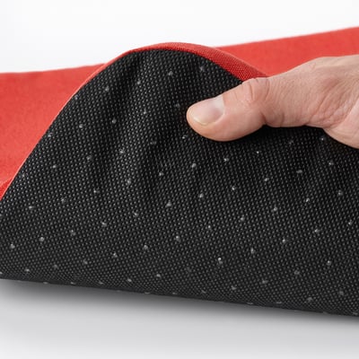 Cojín de asiento rectangular de color rojo brillante con superficie lisa y textura resistente, diseñado para brindar comodidad y facilitar la limpieza.