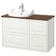 Mueble de baño blanco TÄNNFORSEN con 4 cajones, encimera de madera y lavabo de cerámica.