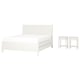 Conjunto de cama TONSTAD blanco: cama de matrimonio con almacenaje, dos mesitas de noche, diseño limpio y moderno.