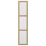 Esta imagen es una puerta TONSTAD en color beige con chapa de roble y diseño de vidrio estructurado.