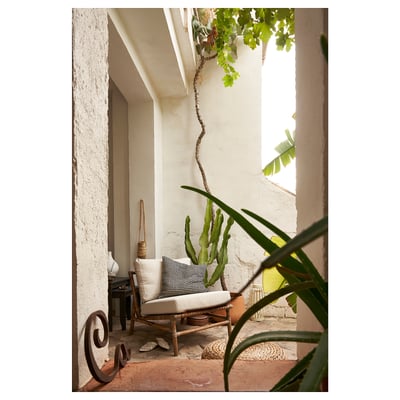 Silla TVARÖ, ratán natural, marrón claro. Tejido a mano, estilo salón al aire libre, asiento bajo, modular.