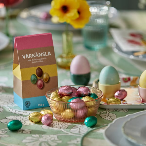 VÅRKÄNSLA Huevos de chocolate con leche, relleno de avellana Rainforest Alliance Certified, 250 g