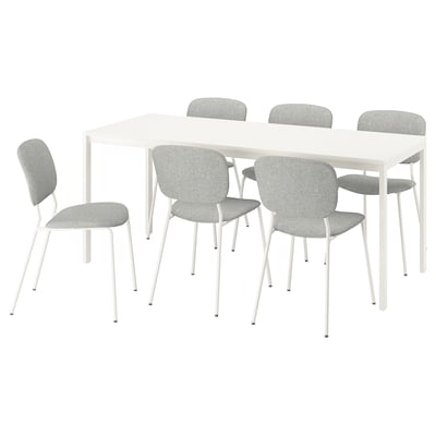Mesa de comedor extensible rectangular blanca de Ikea VIHALS con 4 sillas grises.