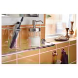 Vidrio transparente, organizador de baño metálico con dispensador de jabón y soporte para cepillos de dientes.