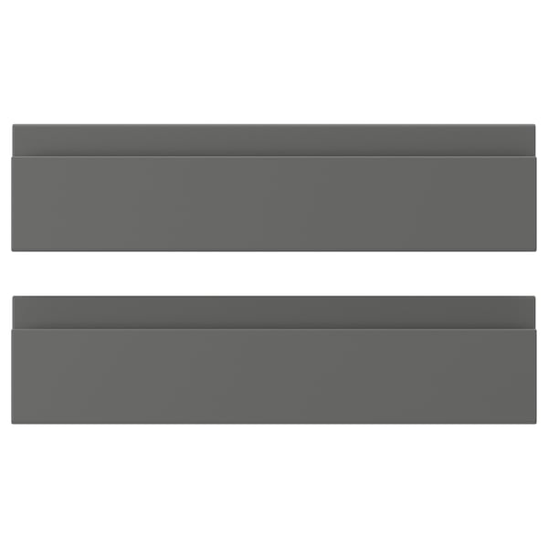 Frentes de cajones gris oscuro mate, lisos con tiradores integrados, forma rectangular.