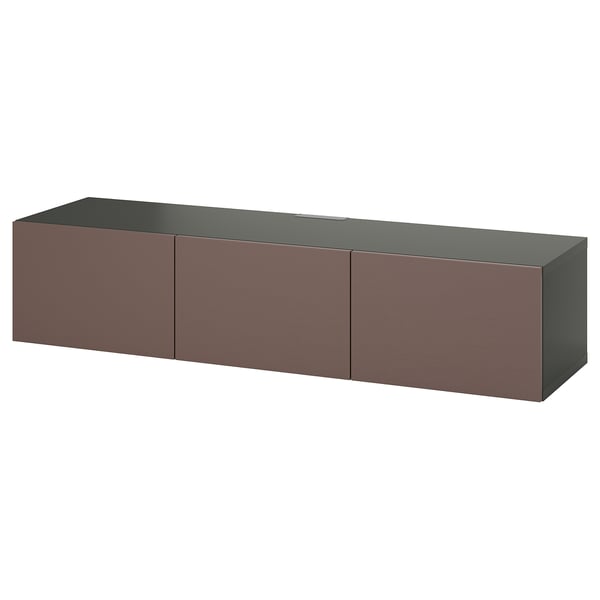Bestå de ikea telebista-banku bat marroi ilunean. Hiru kaxoi eta goiko azalera estua ditu, bizi-espazio modernoetarako egokia.