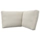 Beige koloreko sofa moderno bat, ondulatutako patroi batekin. Dotorea eta kurboa da, diseinu dotore batekin.