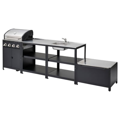 Aire zabaleko sukaldearen konfigurazioa, metal beltzarekin, parrillarekin, hartxinkarekin eta altzairu herdoilgaitzaren biltegiratzearekin, barbakoentzat perfektua.