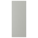 HAVSTORP sukaldeko armairuko ate gris argi bat, pintura akrilikoz eta zuntz-taulaz egindako diseinu leun eta angeluzuzena duena.