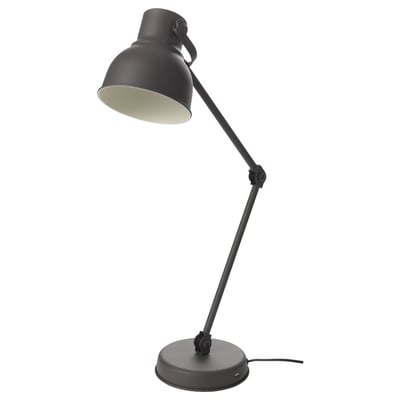 HEKTAR idazmahaiko lanpara bat gris matean. Landa- eta industria-diseinuarekin doigarria da. Kargatzeko usb portu bat.