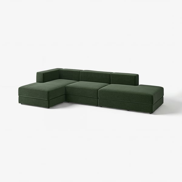 L formako sofa berde ilun modernoa, kuxin karratuekin eta lerro garbiekin.