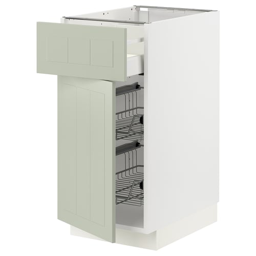 Ikea berdeko METOD sukaldeko altzari bat, biltegiratzeko apal ugari dituena.