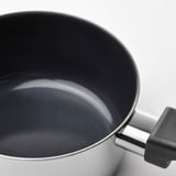 Lapiko-azala, azal distiratsu antiadherentea eta kirten zilar kolorekoa dituena. Kalitate handiko estaldura zeramikoa.