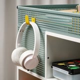Aurikular zuriak, arte-materialak eta konpartimentu doitugarriak dituen biltegiratze griseko orga.