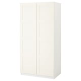 PAX armairu zuria, diseinu minimalista garbi eta angeluzuzenarekin.