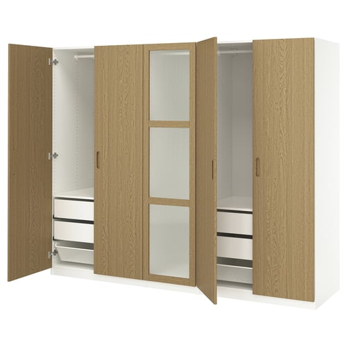 Ikea PAX egurrezko armairu ireki bat haritz argian, apalak, kaxoiak eta zintzilikatzeko barra bat ditu.