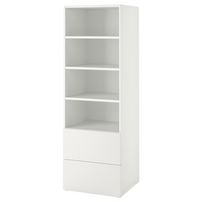 SMåSTAD liburu-denda zuria, apalak eta kaxoi irekiak dituena, espazio txikietarako diseinatua eta umeentzat erraz eskuratzeko modukoa.
