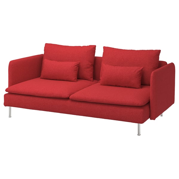 Oihal gorriko L formako sofa modernoa, metalezko hanka gainean lau kuxin dituena.
