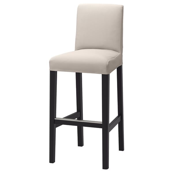 Taburete de bar BERGMUND: tecido beige claro, pernas de metal negro, respaldo alto, asento cadrado.