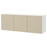 Un sideboard BESTÅ en beige. Ten tres seccións con portas, de forma rectangular e de deseño moderno.
