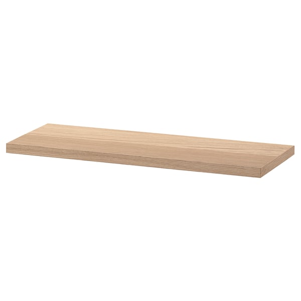 Un estante de madeira IKEA BESTÅ cun acabado de carballo suave e claro. A súa forma rectangular é perfecta para almacenamento e exhibición.