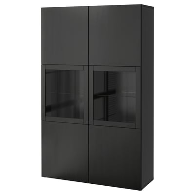 Armario negro BESTÅ con portas de vidro para almacenamento e exhibición. Catro seccións. Deseño elegante.