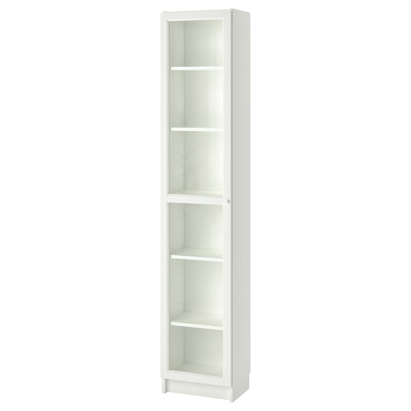 Libraría branca BILLY: alta, delgada, cinco estantes baleiras, almacenamento amplo, deseño minimalista.