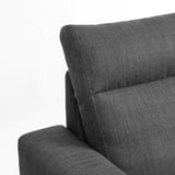 Sofá gris escuro con asento e respaldo de peluche, acolchado, mostrando tecido de calidade e detalles de costura.