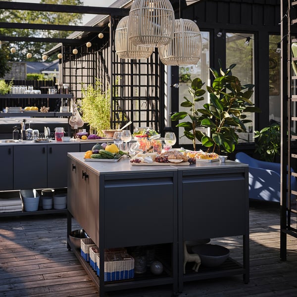Cesta gris DJURTRÄNARE no mostrador con comida, uso interior / exterior.