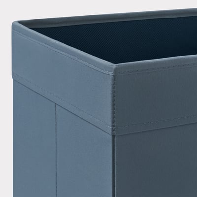 Unha caixa de almacenamento DRÖNA gris e rectangular con robustos lados de tecido e mangos integrados para un fácil acceso.