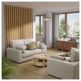 Sala de estar moderna con sofá ESKILSTUNA en gris, mesa de madeira, plantas e luz pendente.