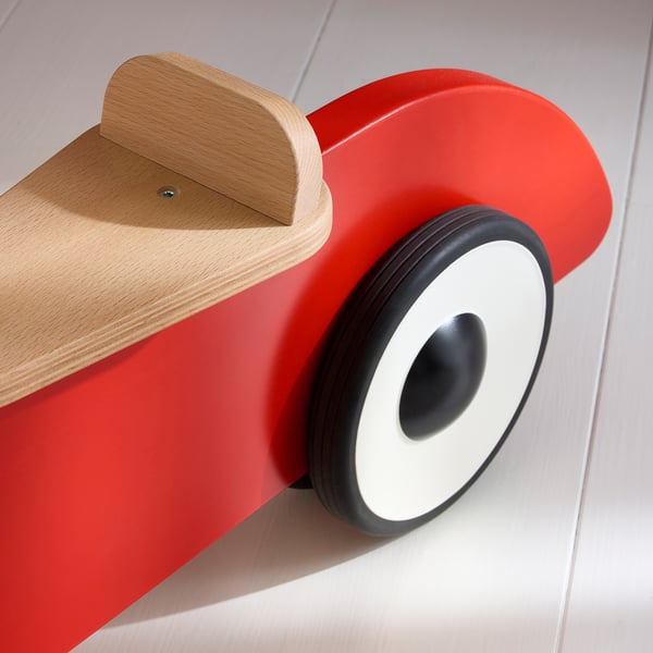 FÄLTHARE Coche de xoguete para montar, vermello