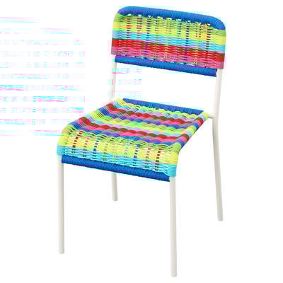 Unha cadeira de cores FÄRGGLAD. É brillante, con raias de azul, rosa, verde e vermello. Feito de plástico e aceiro, apilable e deseñado para nenos.