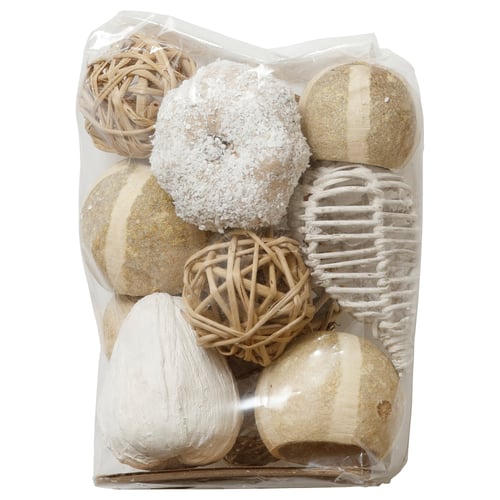 Esferas decorativas feitas a man en beige e branco, algunhas con brillo, encaixadas en envases transparentes.