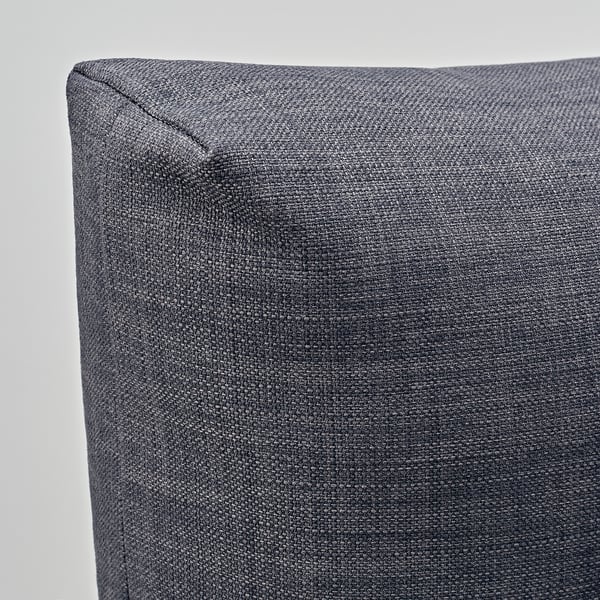 Coxín gris escuro, aparece suave, poliéster reciclado.
