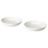 Dúas cuncas de porcelana branca, unha lixeiramente máis grande que a outra, con formas suaves e orgánicas e deseños sinxelos. Perfecto para servir ou comer.