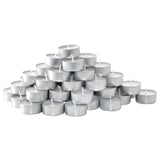 Unha pila de 36 velas de prata, apiladas nunha pirámide. Cada un deles está nunha cunca de aluminio, listo para o seu uso.