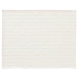 Unha alfombra beige GOKVÄLLÅ, rectangular, tecida de algodón e poliéster, deseñada para poñer mesas.