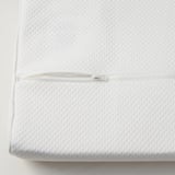 Almofada branca con cremalleira, superficie texturizada, para durmir traseiros e laterais.