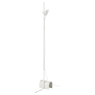 Unha lámpada de chan branca HÅRSLINGA, cun deseño elegante, luz axustable e unha base estable.