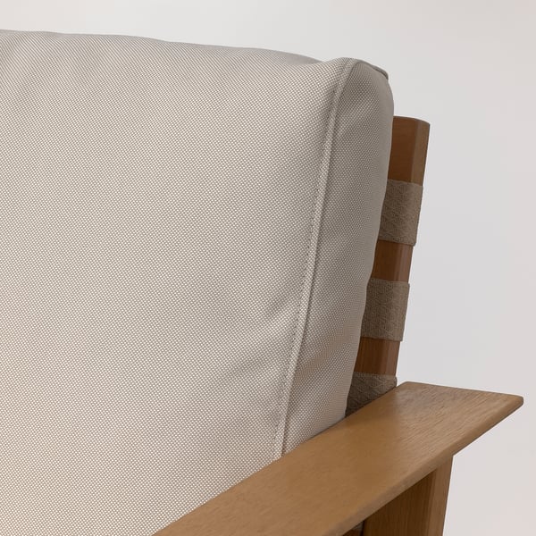 Cadeira de salón ao aire libre minimalista moderna, tapizada en tecido beige, mostrando madeira de eucalipto de calidade.