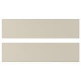 Dous paneis rectangulares beige, lisos e modernos, probablemente portas de armario de cociña.