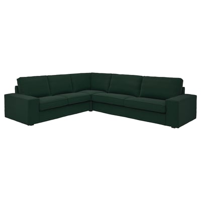 Esta imaxe é un sofá seccional KIVIK en forma de L verde esmeralda con coxíns de peluche e un deseño contemporáneo e minimalista.