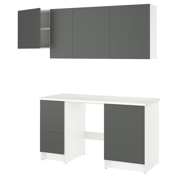 Configuración moderna da cociña: KNOXHULT, gris e branco, caixóns e armarios con tapa de mármore.