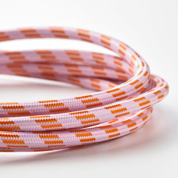 Cable USB duradeiro con deseño colorido, estreitamente tecido e sen enredos.