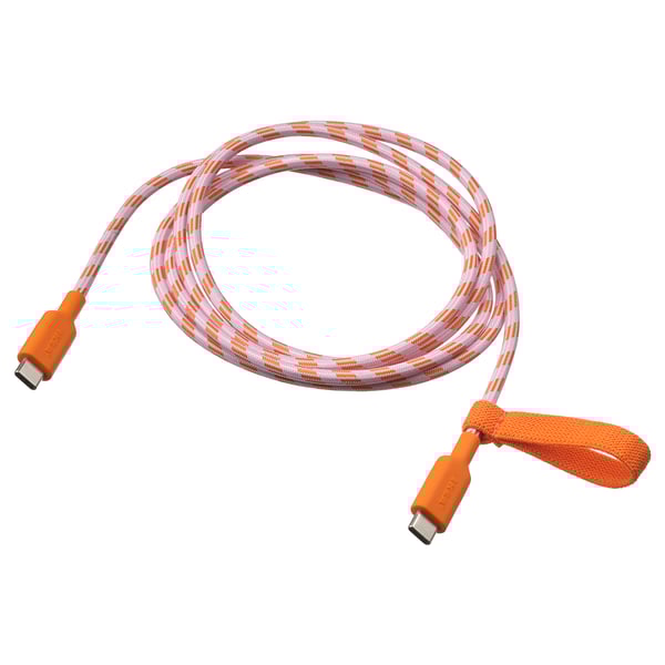 Un cable de carga USB-C enrolado, laranxa e branco chamado LILLHULT, feito de elastomero termoplástico.