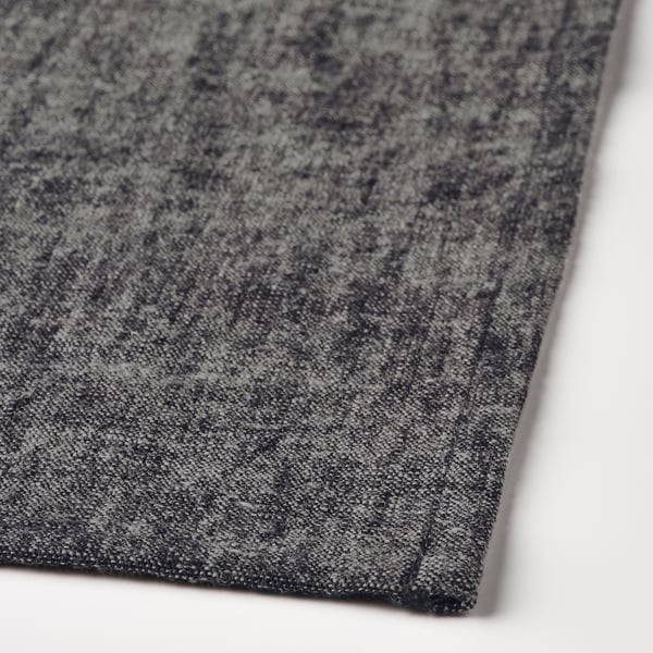 Primeiro plano de tecido gris texturizado, mostrando detalles de tecido e textura.