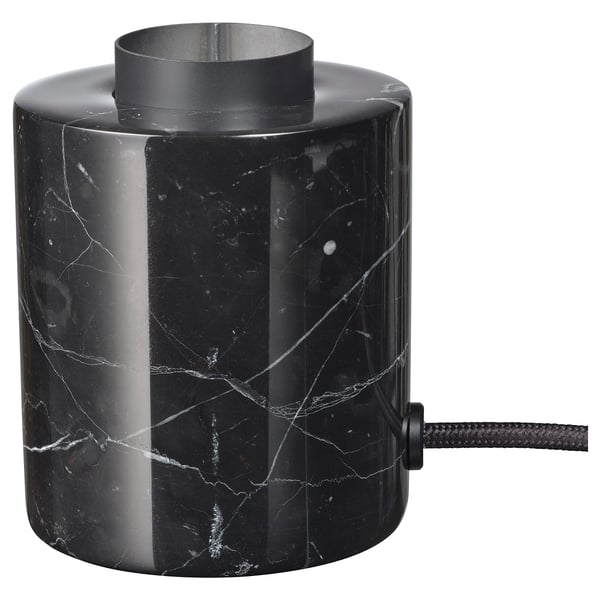 Base de lámpada de mesa de mármore negro, de forma cilíndrica, con veas brancas, cunha parte superior metálica.
