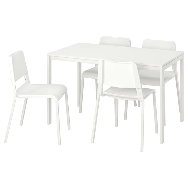 Un conxunto de comedor branco MELLTORP cunha mesa rectangular e catro cadeiras apilables. O deseño é elegante e moderno, feito con materiais duradeiros.
