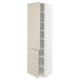 Un armario de cociña ikea METOD beige aberto con estantes axustables no interior.